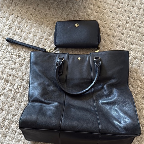 Tory Burch Handbags - Tory Burch Gold and Black Tote Bag